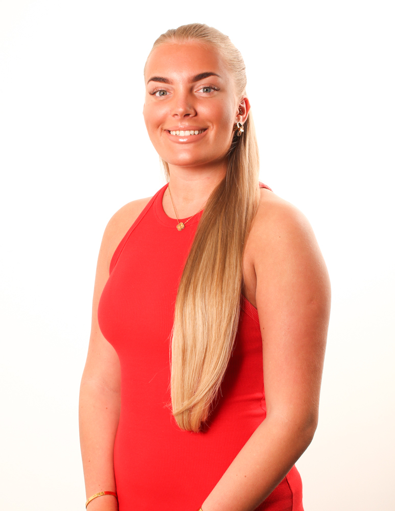 Brooke manoli customer experience team